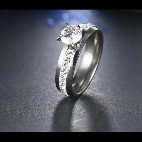 gold or Silver Zircon Ring - Picture 7 of 7